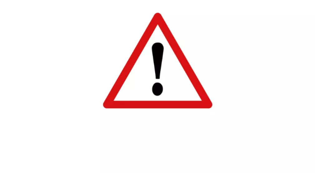 grafika przedstawiająca czerwony znak ostrzegawczy z czarnym wykrzyknikiem